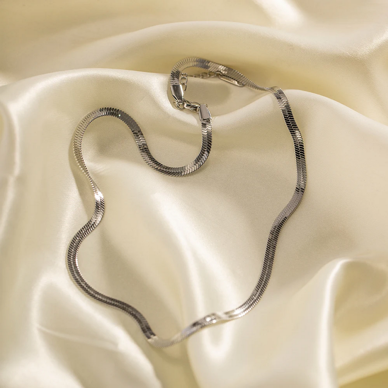 Колие Рибена кост