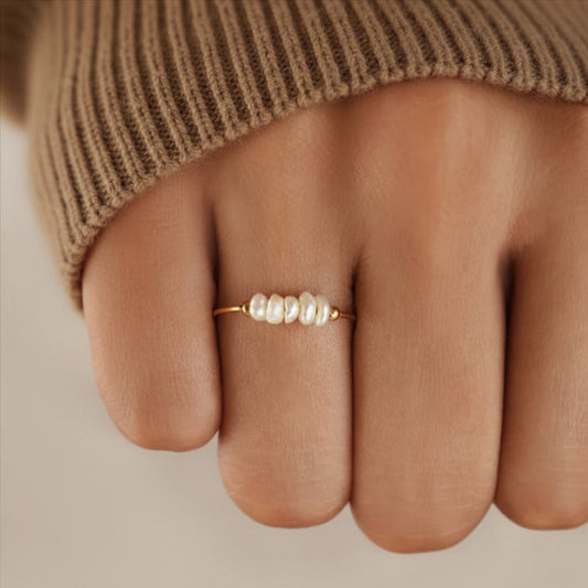 Какво са минималистичните бижута – и защо ги обожаваме?