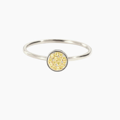 Пръстен с рождени камъчета