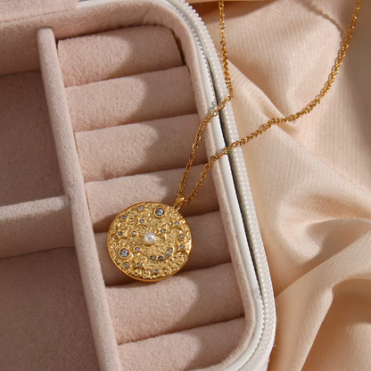 Елегантно колие Звезден медальон