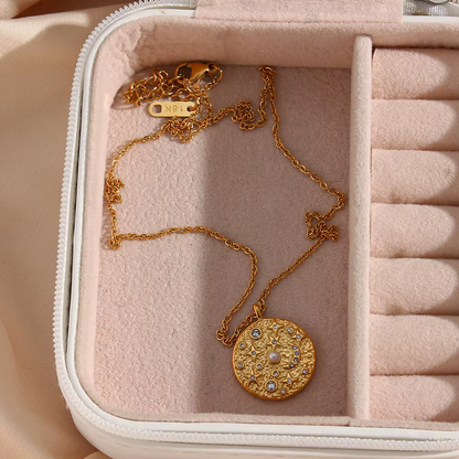 Елегантно колие Звезден медальон