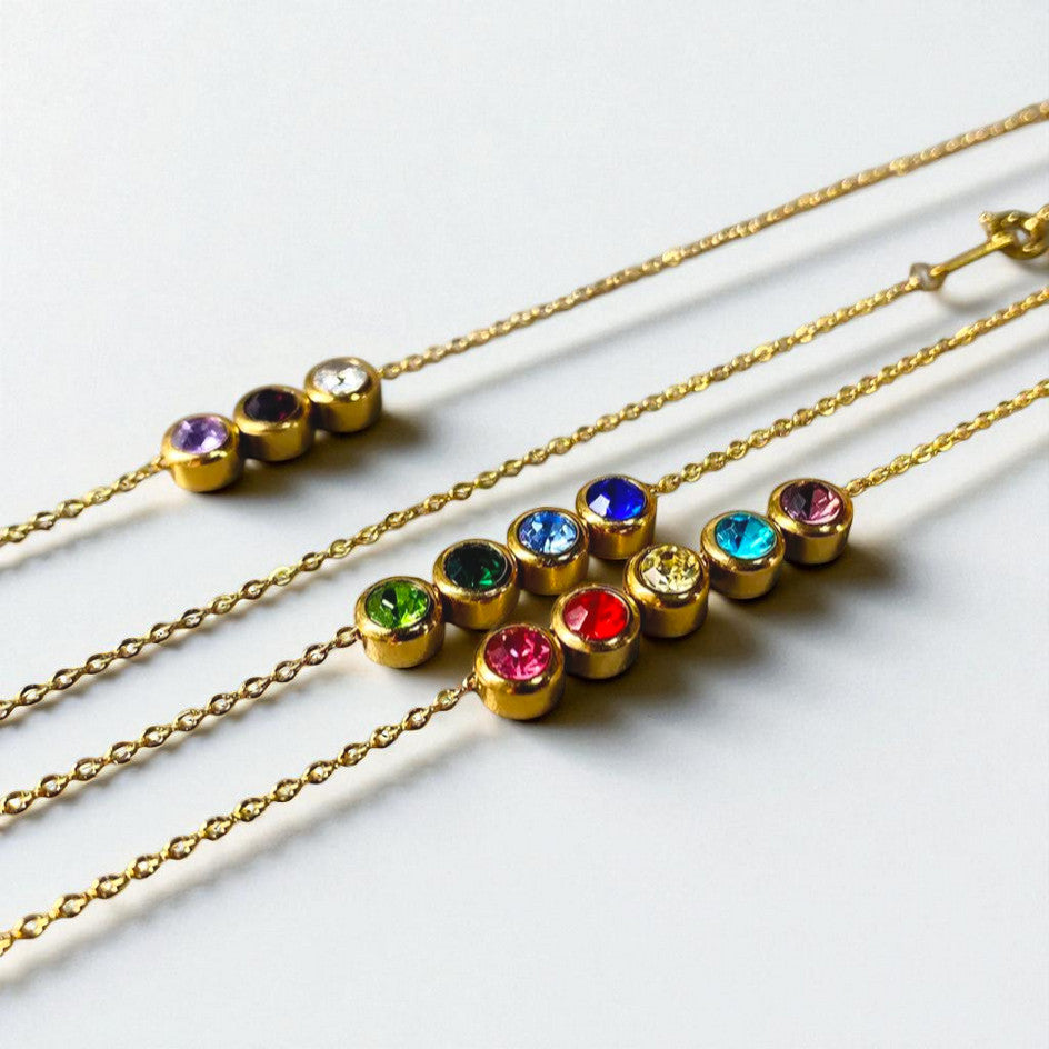 Гривна с камък на месеца Близо до сърцето